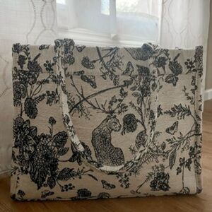 Target’s A NEW DAY brand jacquard tote- seen all over TikTok!
